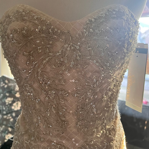 Lace vintage Strapless beaded wedding dress - Picture 3 of 14